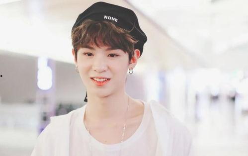 娱乐吃瓜君黄明昊,娱乐吃瓜界的“瓜王”崛起之路  第2张