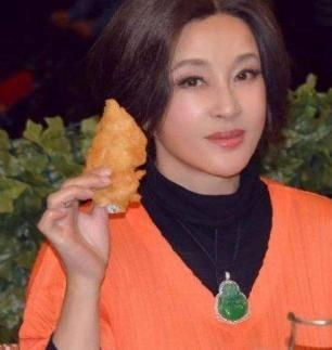 娱乐圈吃瓜明星有哪些人,揭秘那些吃瓜明星的人生轨迹 第3张 娱乐圈吃瓜明星有哪些人,揭秘那些吃瓜明星的人生轨迹 第3张