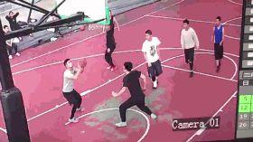 单挑篮球最新爆料视频在线观看,揭秘单挑篮球最新爆料视频精彩瞬间  第2张