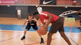 单挑篮球最新爆料视频在线观看,揭秘单挑篮球最新爆料视频精彩瞬间  第3张