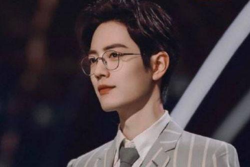 圈内爆料肖战刘雯,神秘项目引热议