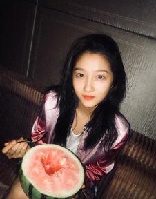 关晓彤娱乐吃瓜图片,镜头下的真实生活 第3张 关晓彤娱乐吃瓜图片,镜头下的真实生活 第3张