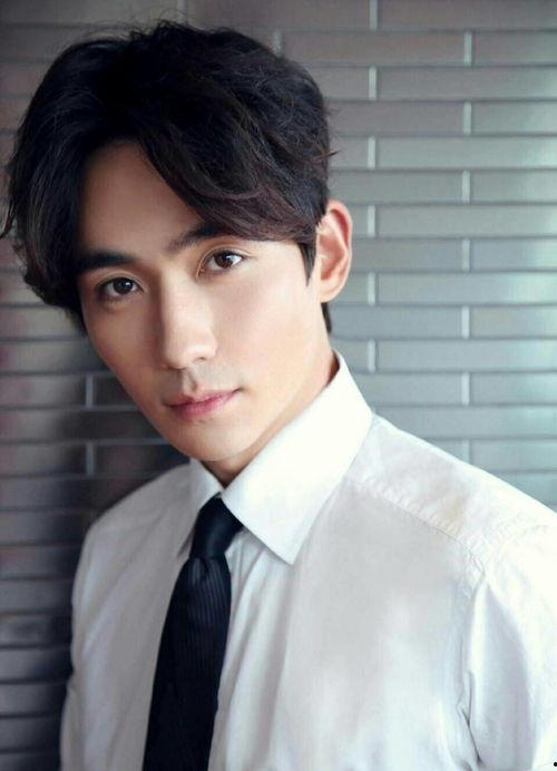 朱一龙恋情爆料视频,甜蜜互动引网友热议